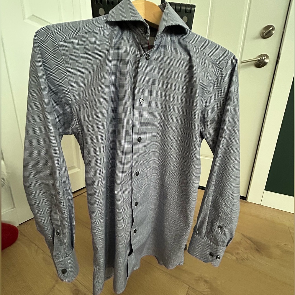 Men’s button dress shirt